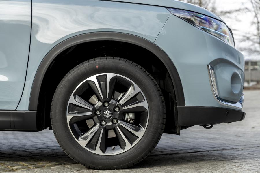 Колеса Suzuki Vitara Hybrid AllGrip 2020 года  (WW) (фото 14 из 30)